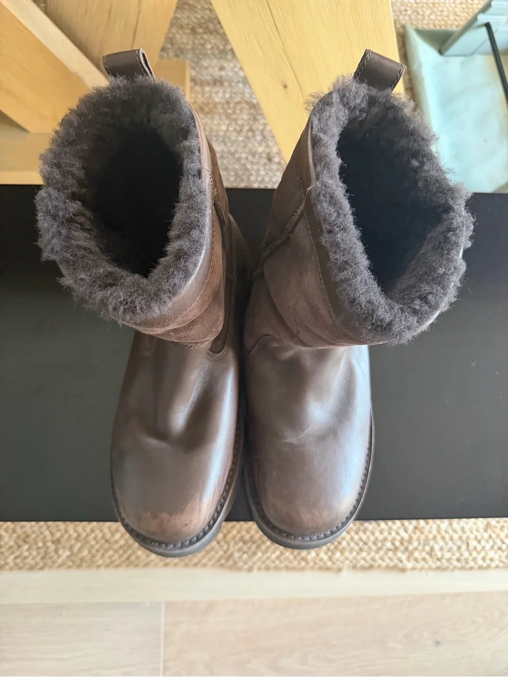 UGG Waterproof Leather Shearling Vibram Boots Men’s Size 10
